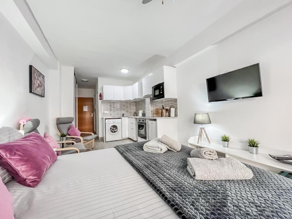 Reformed Studio Apartment In Central Nerja 3K Kültér fotó