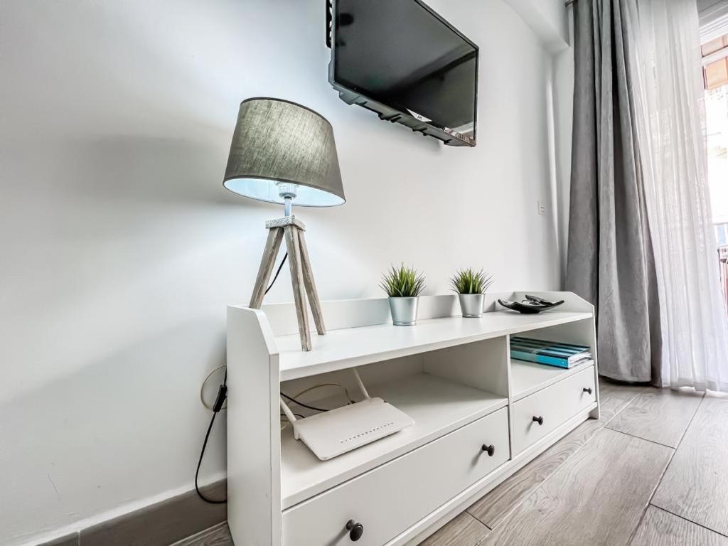 Reformed Studio Apartment In Central Nerja 3K Kültér fotó